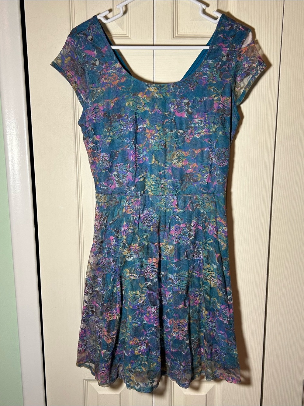 Exhilaration Women's Floral
Sleeveless Dress w/Back
Knotting- Size L